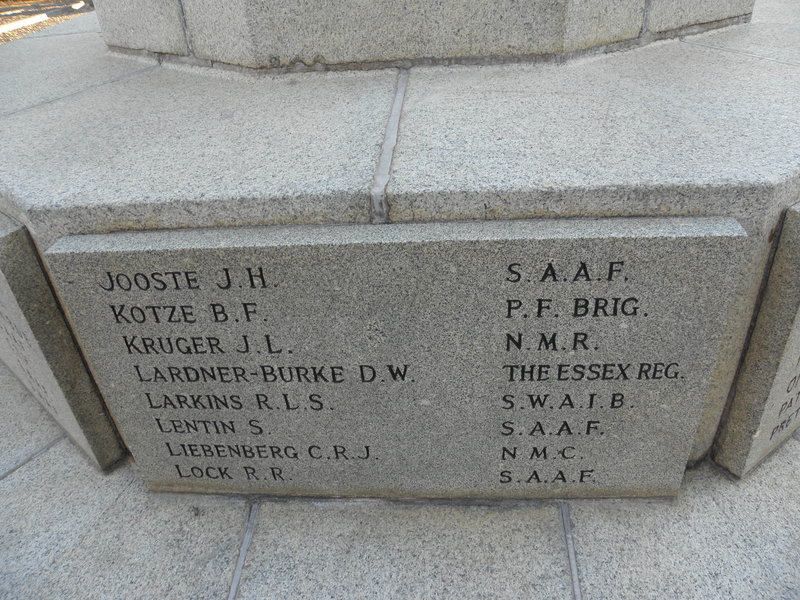 08. War Memorial 